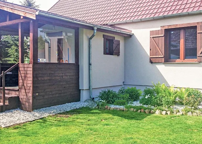 בית נופש Lovely In With Sauna *